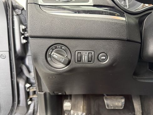 Used 2019 Chrysler 300 Limited image 25