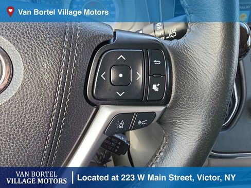 Used 2019 Toyota Sienna XLE w/ XLE Navigation Package FWD image 17