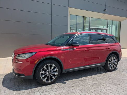 Used 2022 Lincoln Corsair Reserve AWD/4WD image 2