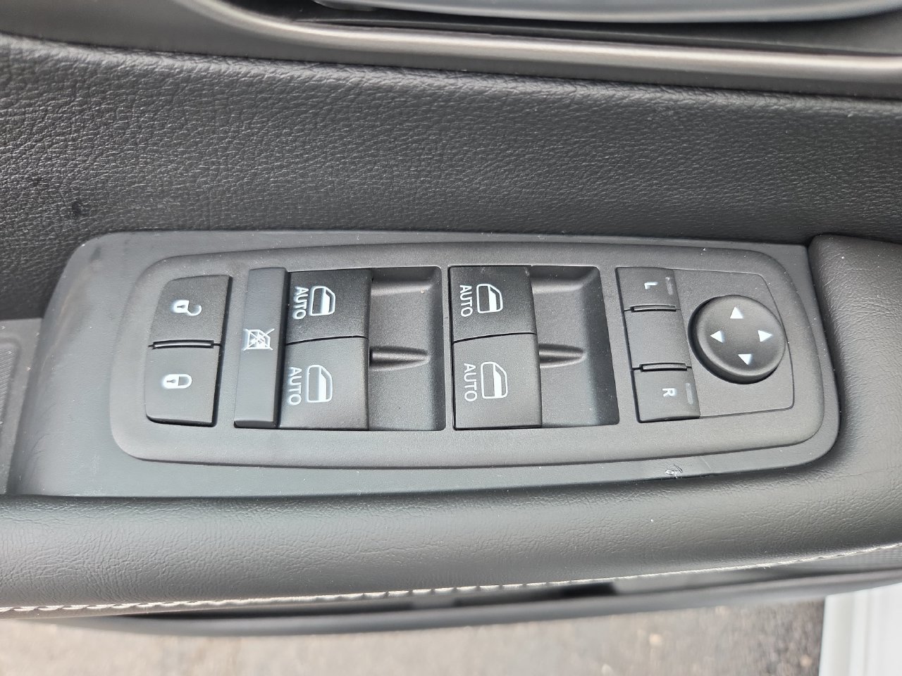 New 2027 Chrysler Pacifica Select w/ Family Tech Group AWD/4WD image 20