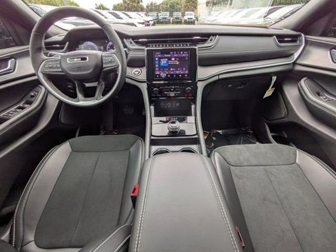 New 2025 Jeep Grand Cherokee Altitude image 13