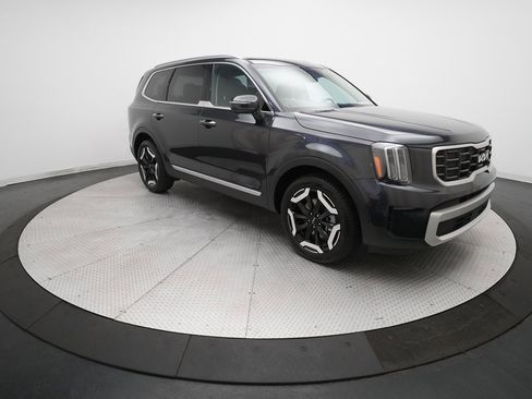 Used 2025 Kia Telluride S image 13