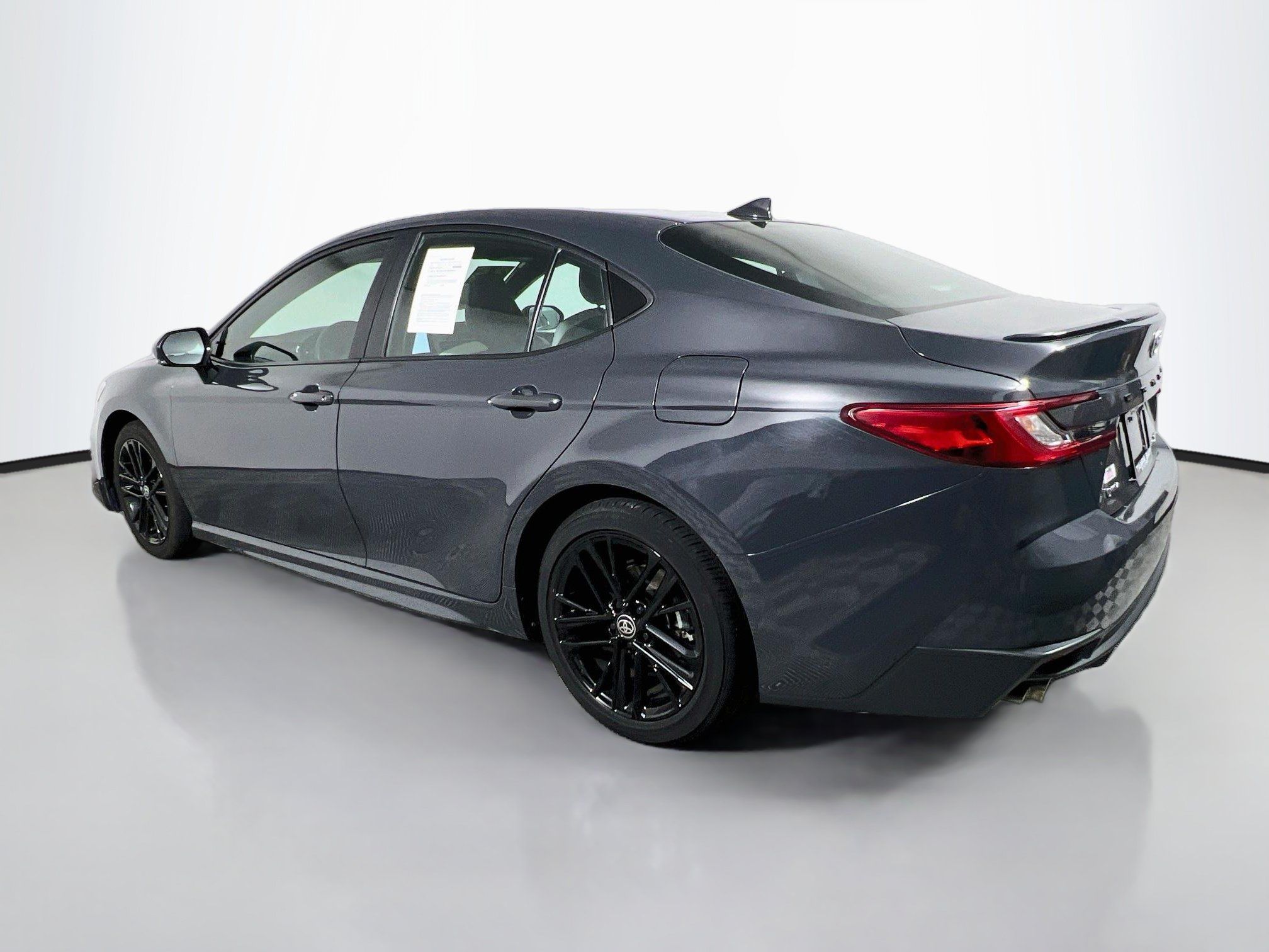 Used 2025 Toyota Camry SE FWD image 8