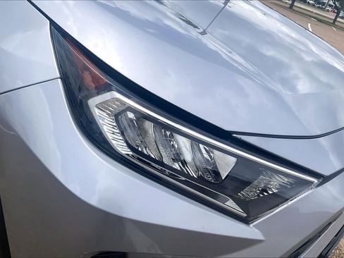 Used 2020 Toyota RAV4 XLE Premium AWD/4WD image 30