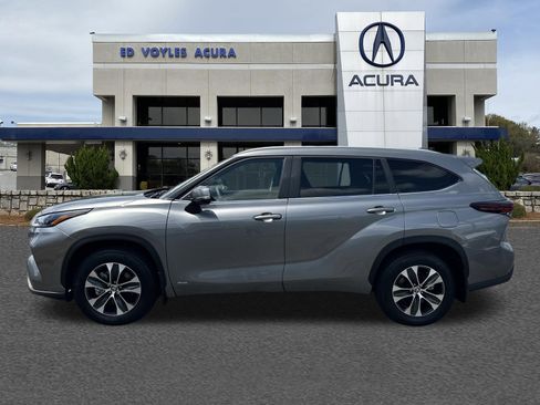 Used 2025 Toyota Highlander XLE AWD/4WD image 8
