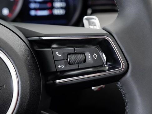 Certified 2025 Porsche Macan image 14