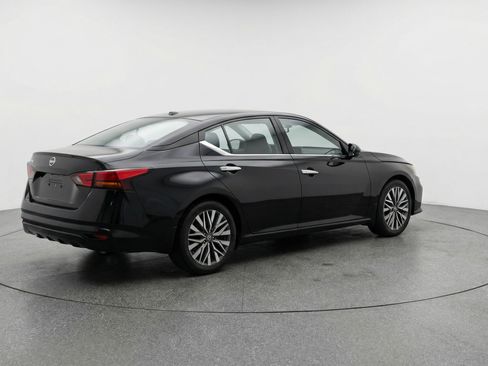 Used 2025 Nissan Altima 2.5 SV image 9