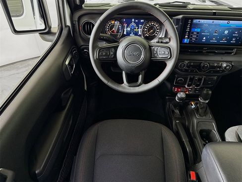 Used 2024 Jeep Wrangler Unlimited Rubicon image 18