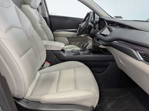 Used 2023 Cadillac XT4 Luxury w/ Cold Weather Package AWD/4WD image 42