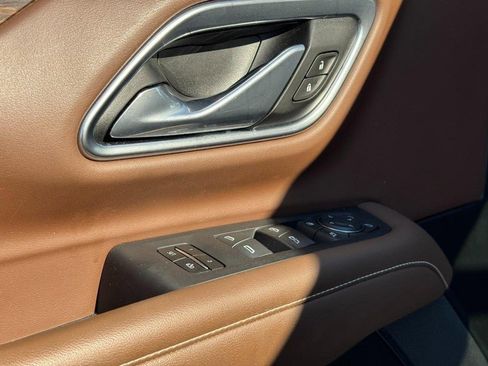 Used 2021 Chevrolet Suburban High Country w/ Premium Package image 19