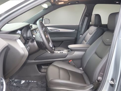 Used 2023 Cadillac XT6 Luxury FWD image 11