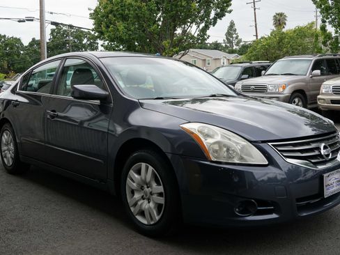 Used 2010 Nissan Altima 2.5 FWD image 9