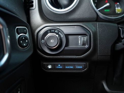 Used 2023 Jeep Wrangler Unlimited Sahara AWD/4WD image 31