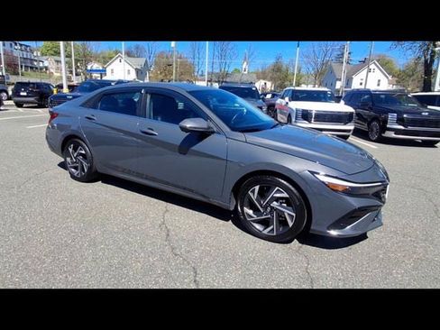 Certified 2024 Hyundai Elantra Limited FWD image 2