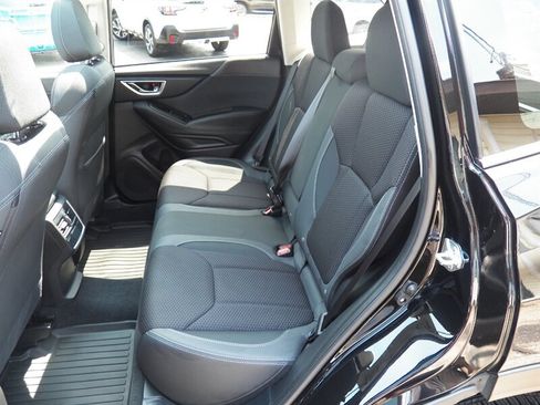 Used 2024 Subaru Forester Premium AWD/4WD image 10