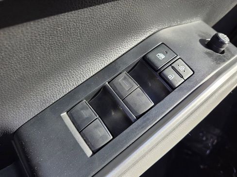 Used 2022 Toyota Highlander LE image 33