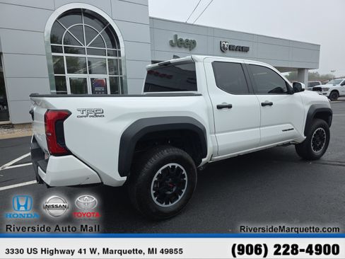 Used 2024 Toyota Tacoma TRD Off-Road AWD/4WD image 10