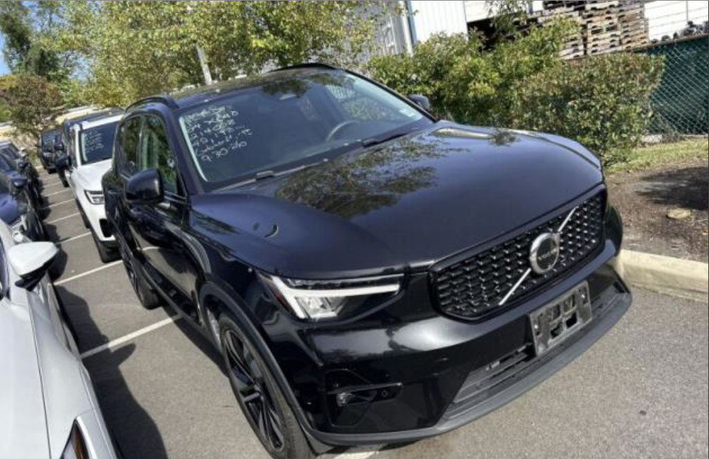 Used 2024 Volvo XC40 B5 Plus w/ Protection Package Premier AWD/4WD image 10