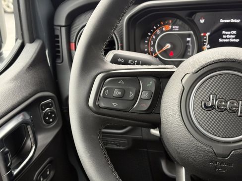 Used 2025 Jeep Wrangler Unlimited Rubicon w/ Steel Bumper Group image 21