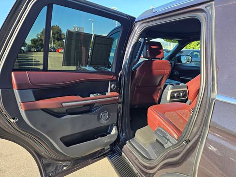 Used 2024 Ford Expedition Limited image 17