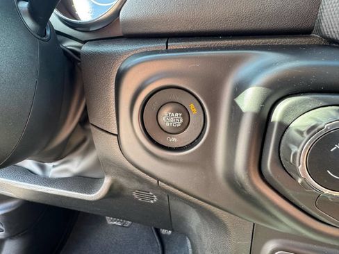 Used 2022 Jeep Wrangler Unlimited Sahara AWD/4WD image 33