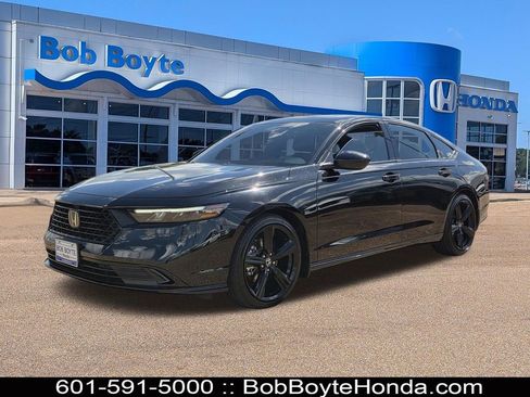 Used 2025 Honda Accord Sport image 1