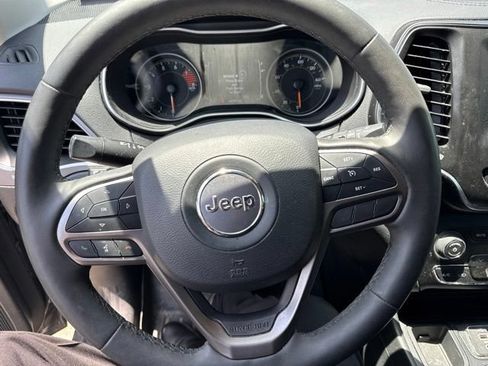 Used 2021 Jeep Cherokee Latitude Lux FWD image 3