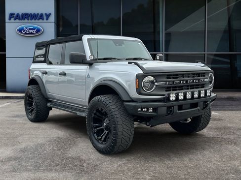 Used 2021 Ford Bronco Black Diamond image 3