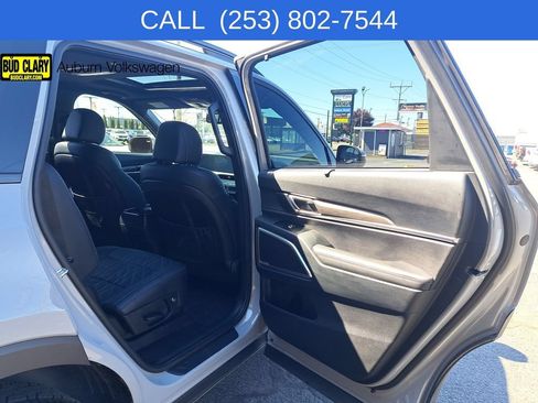 Used 2025 Kia Telluride AWD image 25