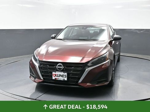 Used 2024 Nissan Altima 2.5 SV image 7