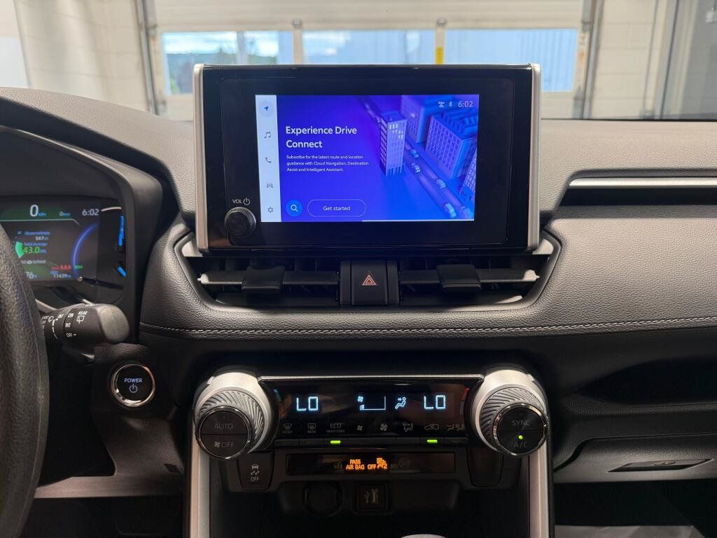 Used 2025 Toyota RAV4 XLE AWD/4WD image 30