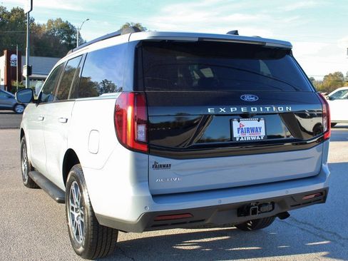 New 2025 Ford Expedition Active image 9