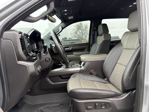 Used 2024 Chevrolet Silverado 1500 ZR2 w/ Technology Package image 10