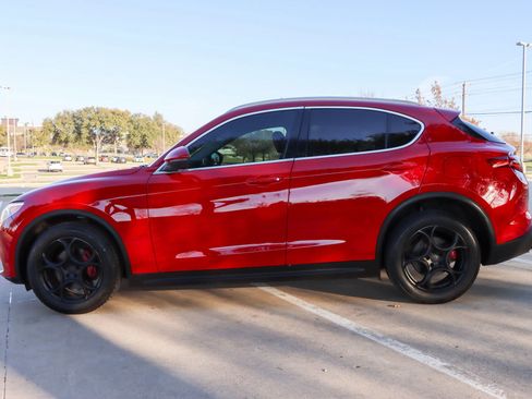 Used 2019 Alfa Romeo Stelvio AWD image 4