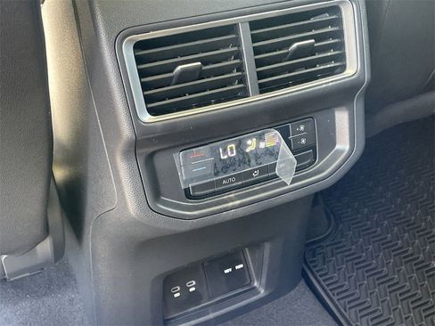 New 2025 Volkswagen Atlas SE image 25