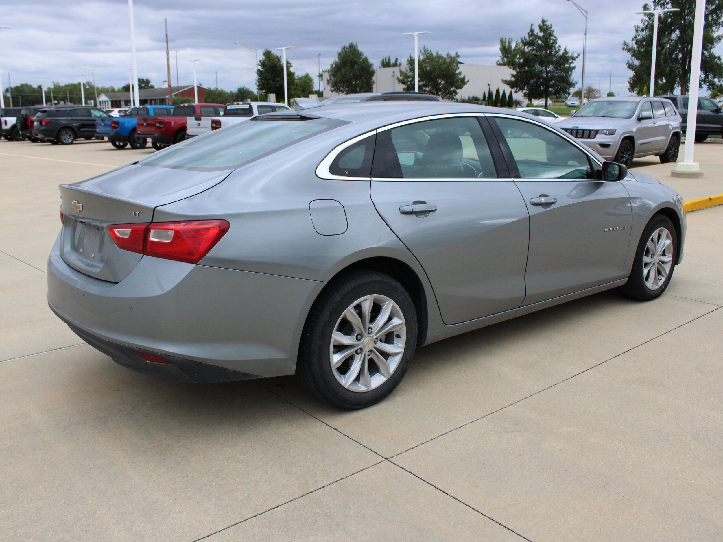 Used 2025 Chevrolet Malibu LT FWD image 5