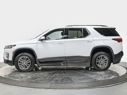 Used 2023 Chevrolet Traverse LT FWD image 2