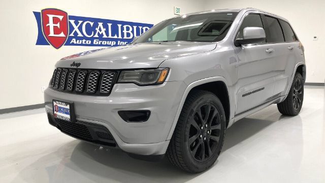 Used 2020 Jeep Grand Cherokee Altitude AWD/4WD image 11
