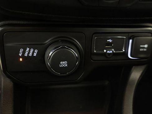 Used 2023 Jeep Renegade Latitude AWD/4WD image 47