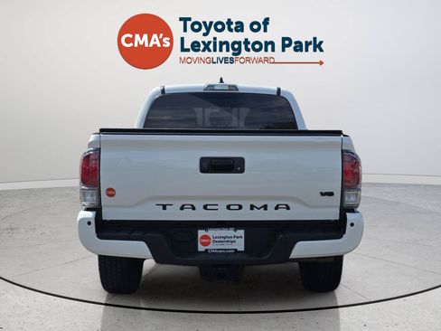 Used 2022 Toyota Tacoma TRD Off-Road w/ Technology Package AWD/4WD image 6