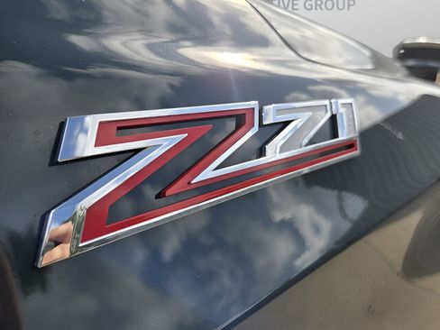 Used 2026 Chevrolet Suburban Z71 AWD/4WD image 34