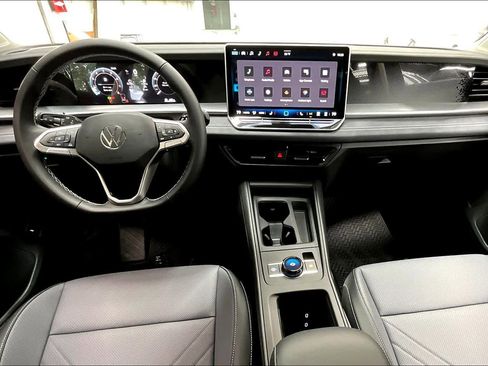 New 2026 Volkswagen Tiguan SE image 7