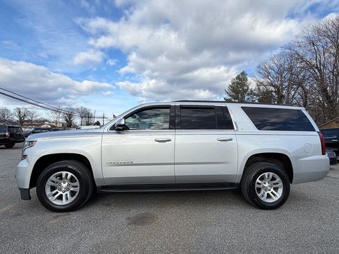 Used 2020 Chevrolet Suburban LT image 3