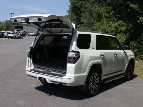 Used 2022 Toyota 4Runner Limited AWD/4WD image 7