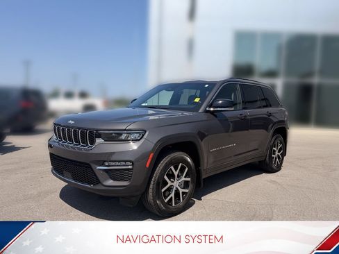 Used 2025 Jeep Grand Cherokee Limited w/ Trailer Tow Package AWD/4WD image 2