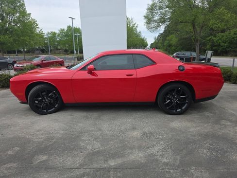 Used 2022 Dodge Challenger SXT w/ Plus Package image 7