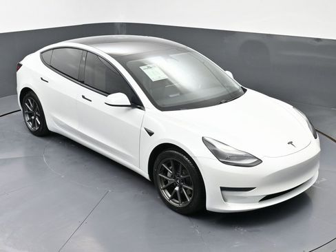 Used 2021 Tesla Model 3 Standard Range Plus image 47