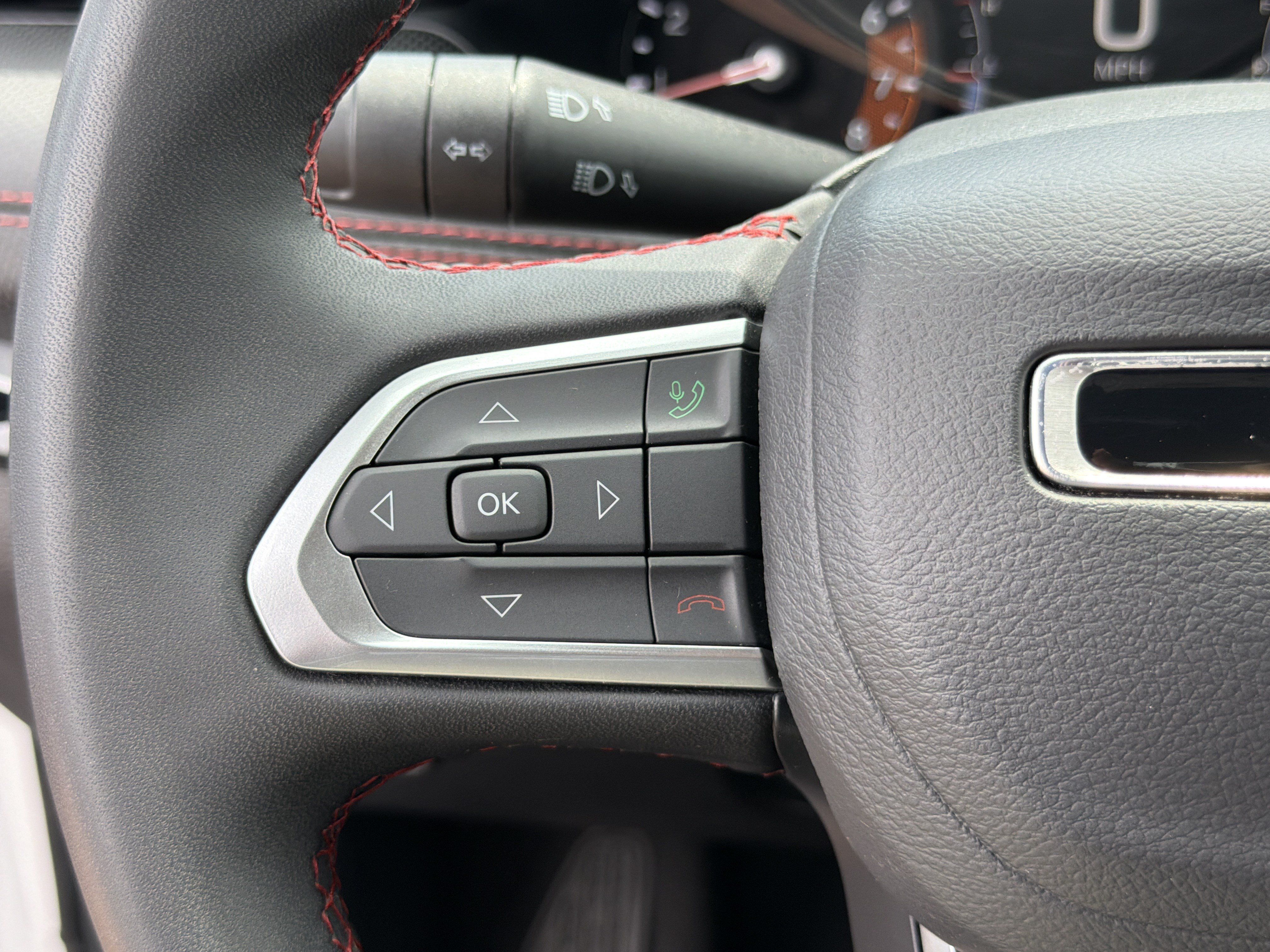 Used 2025 Jeep Compass Trailhawk AWD/4WD image 25
