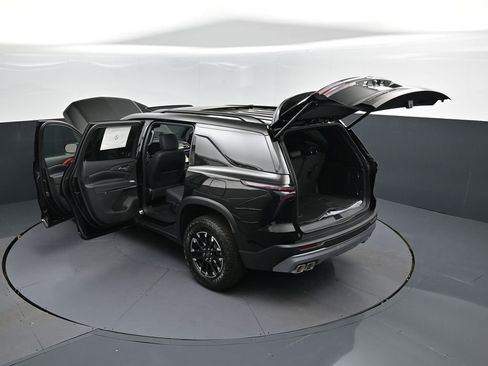 New 2026 Chevrolet Traverse Z71 w/ Driver Confidence Package image 2