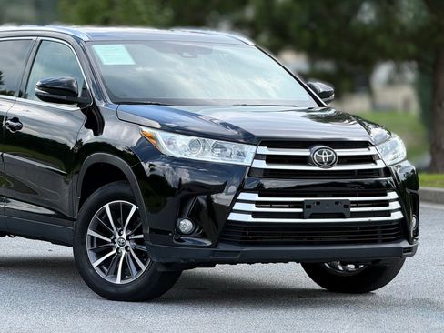 Used 2019 Toyota Highlander XLE AWD/4WD image 48
